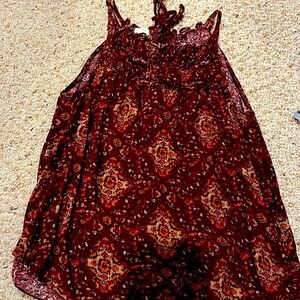 Maurice’s maroon tank top.